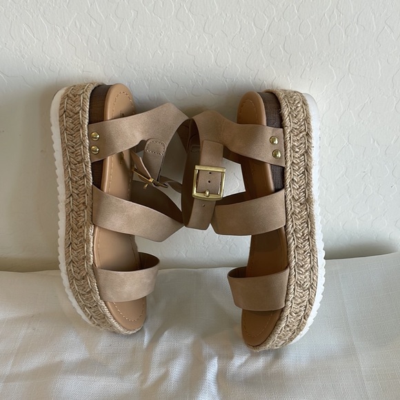 NUDE PLATFORM SANDALS  SODA SIZE 6.5 - Picture 8 of 8